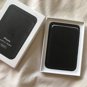 iPhone Leather Wallet with MagSafe - Midnight